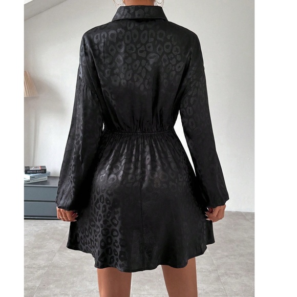 Luxe Black Leopard Print Satin Button Stretchy Waist Long Sleeve Dress - Picture 4 of 6